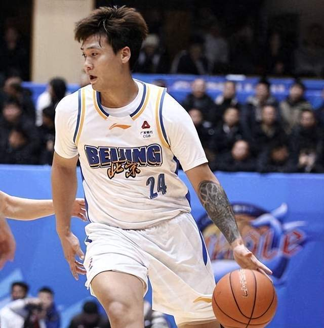 北京男篮客场遭吉林逆转 关键球失误成败因