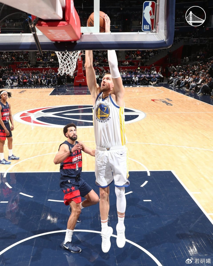 波尔津吉斯砍30分勇士终结5连败首胜终结4连败