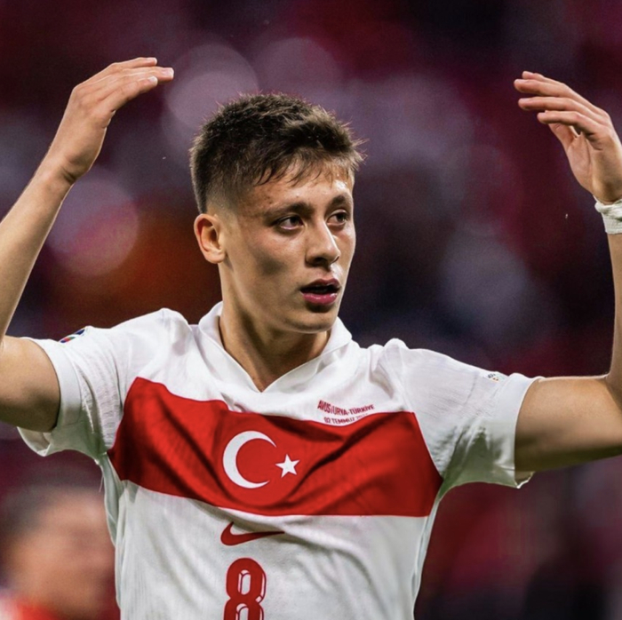 土耳其队从2002年黑马逆袭晋级世界杯边缘，国足