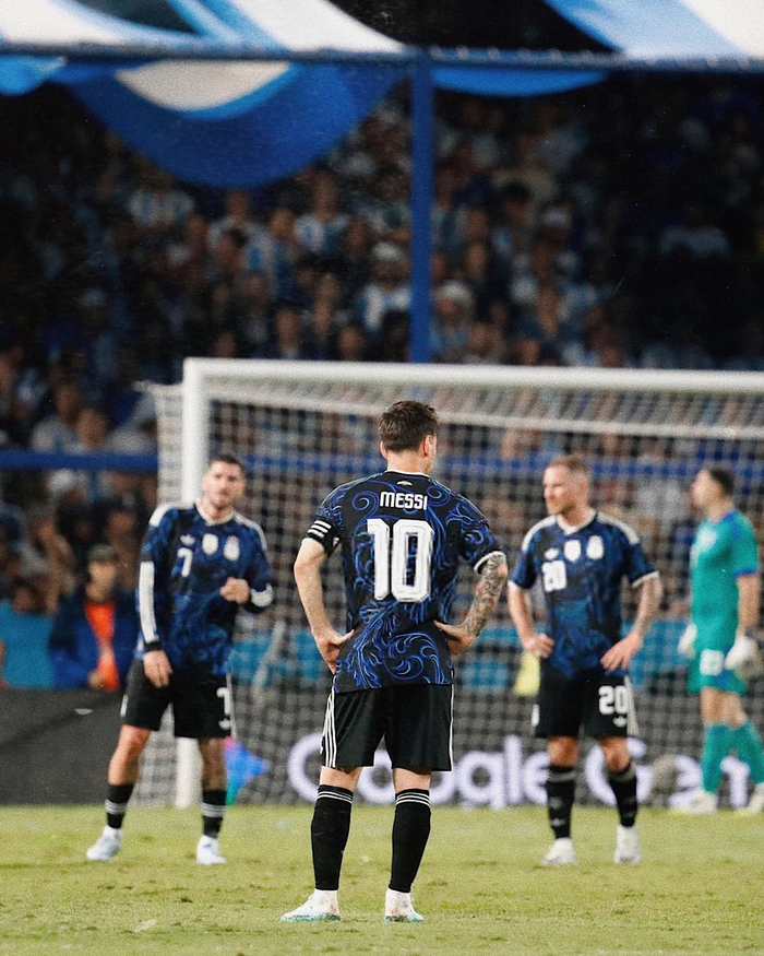 梅西率队夺冠创历史 世界杯赛场再现传奇时刻