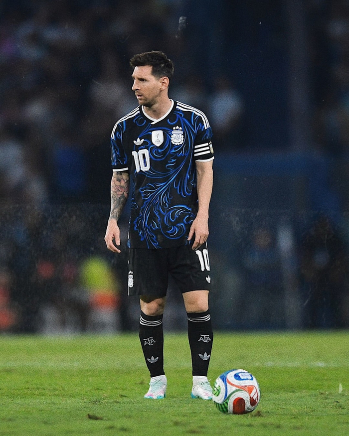 梅西率队夺冠创历史 世界杯赛场再现传奇时刻