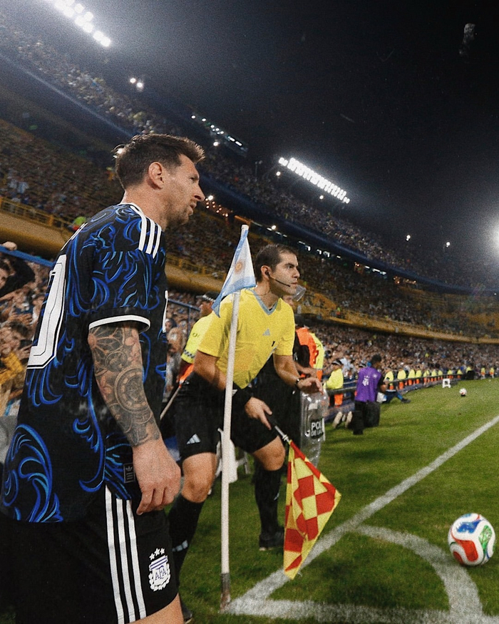 梅西率队夺冠创历史 世界杯赛场再现传奇时刻