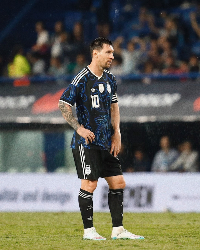 梅西率队夺冠创历史 世界杯赛场再现传奇时刻