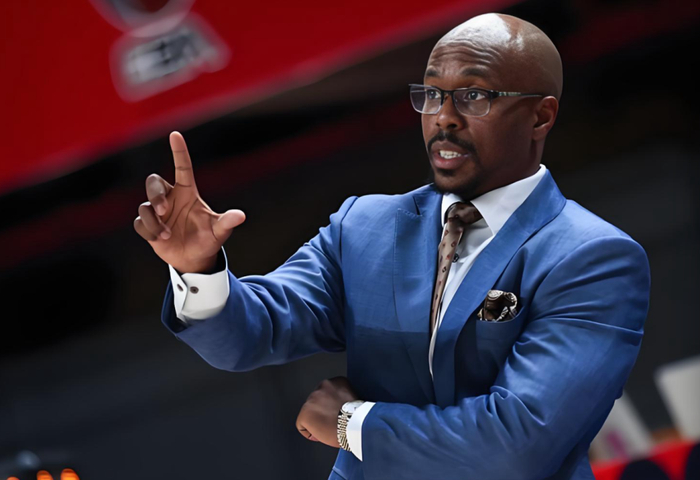 广州队惨败北京队 米切尔用人失误成关键