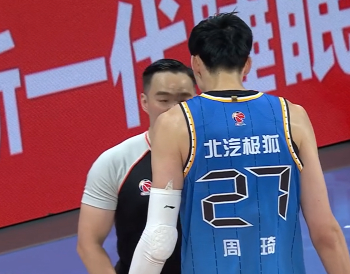 广州队惨败北京队 米切尔用人失误成关键