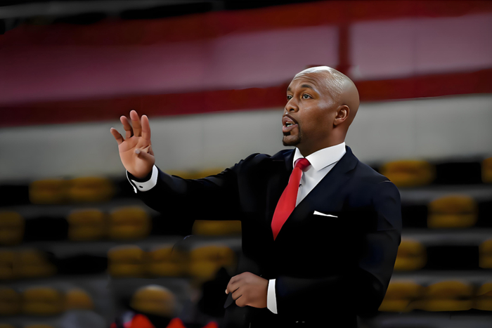 广州队惨败北京队 米切尔用人失误成关键