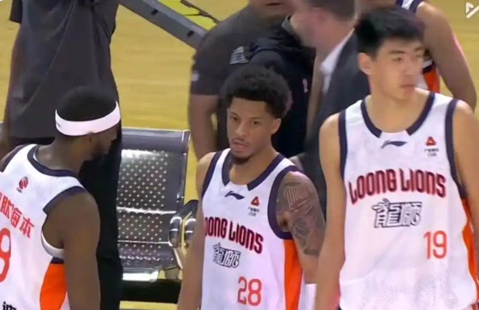 广州队惨败北京队 米切尔用人失误成关键