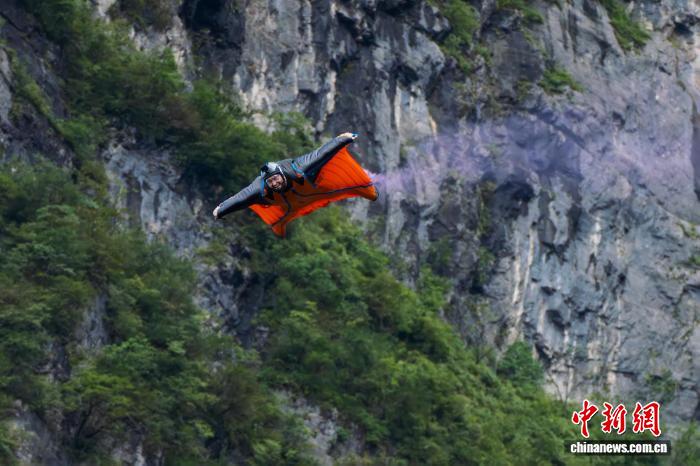 翼装飞行世锦赛落幕 澳大利亚选手塔希·保罗·门