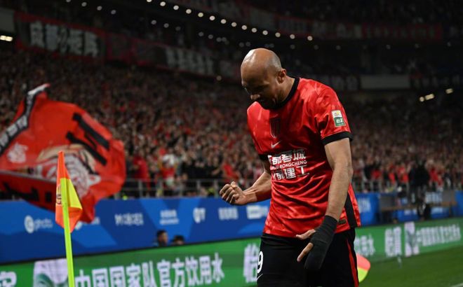 费利佩生日戴帽创中超纪录 成就双响炮