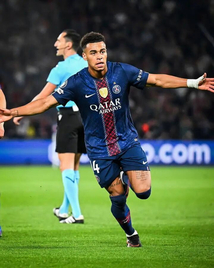 巴黎圣日耳曼以压倒性控球优势完胜利物浦