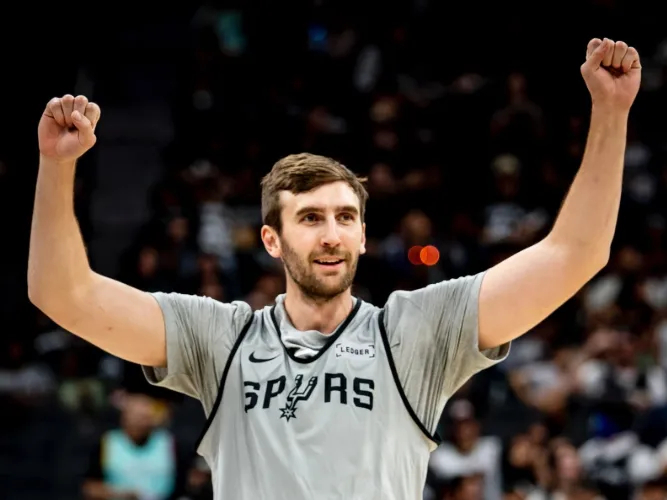 马刺60胜背后的成长历程：科内特谈团队蜕变