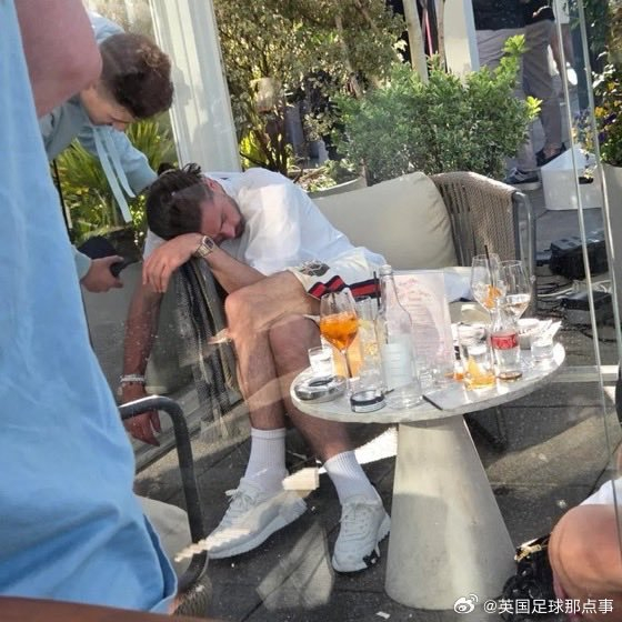格拉利什醉酒后睡倒屋顶酒吧 脚部手术缺席赛季